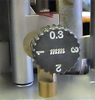Станок для кромкооблицовки KM-40, настройка толщиный кромочного материала