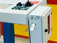 Универсальный домостроительный центр с ЧПУ Hundegger BHM-2, принтер этикеток у пульта управления