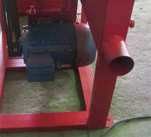 Торцовочный станок для бревен ТСБ-350, аспирационный патрубок для удаления продуктов резания